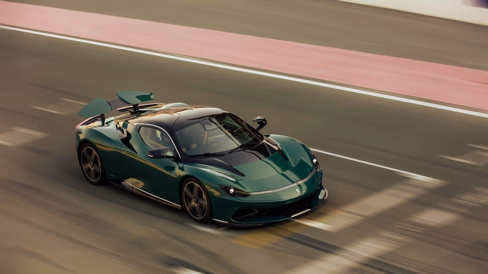 ¿Cuál es la aceleración de un coche deportivo?