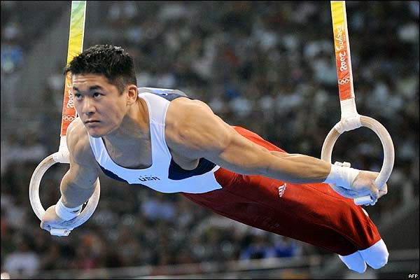 ¿Qué músculos trabajan las anillas de gimnasia?