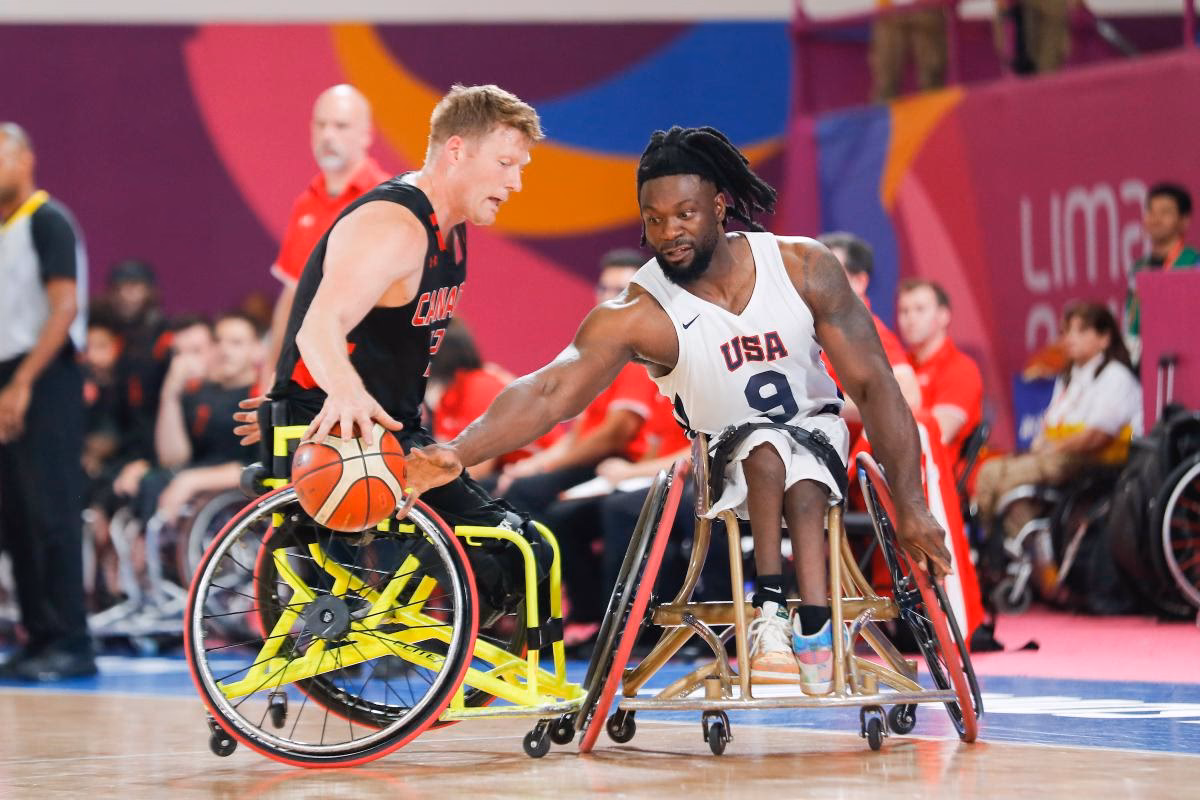 ¿Cómo se practica el baloncesto en silla de ruedas?