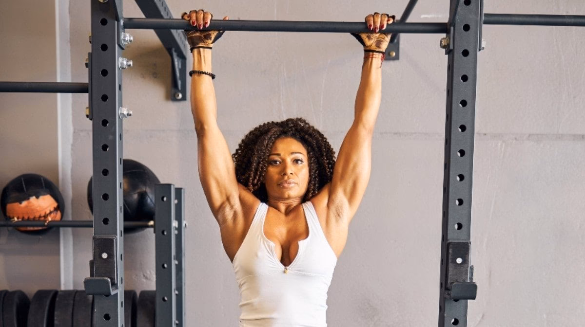 ¿Cómo se llama la barra de dominadas del gimnasio?