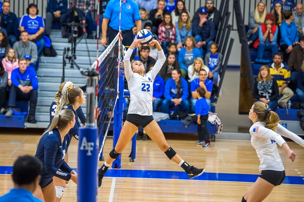 ¿Cómo obtener una beca para voleibol?
