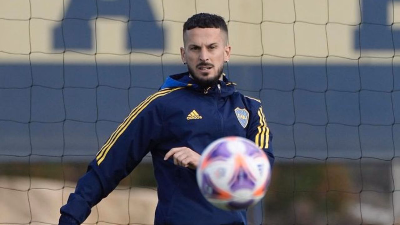 ¿Qué dice el tatuaje de Benedetto en la cabeza?