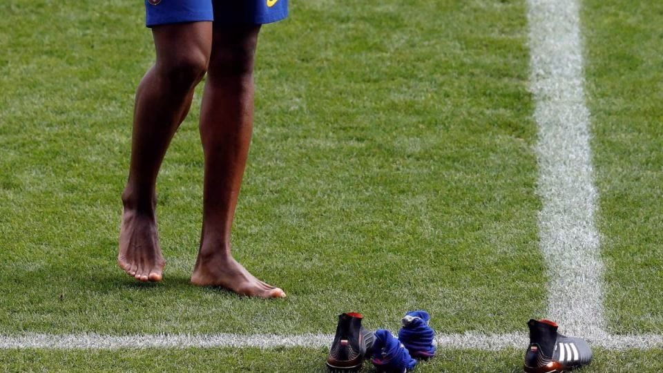 ¿Qué es mejor hacer ejercicio con tenis o descalzo?