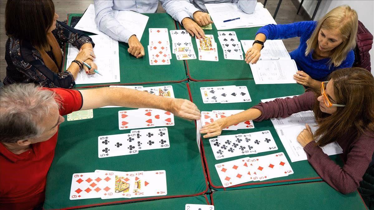 How is the bridge game played?