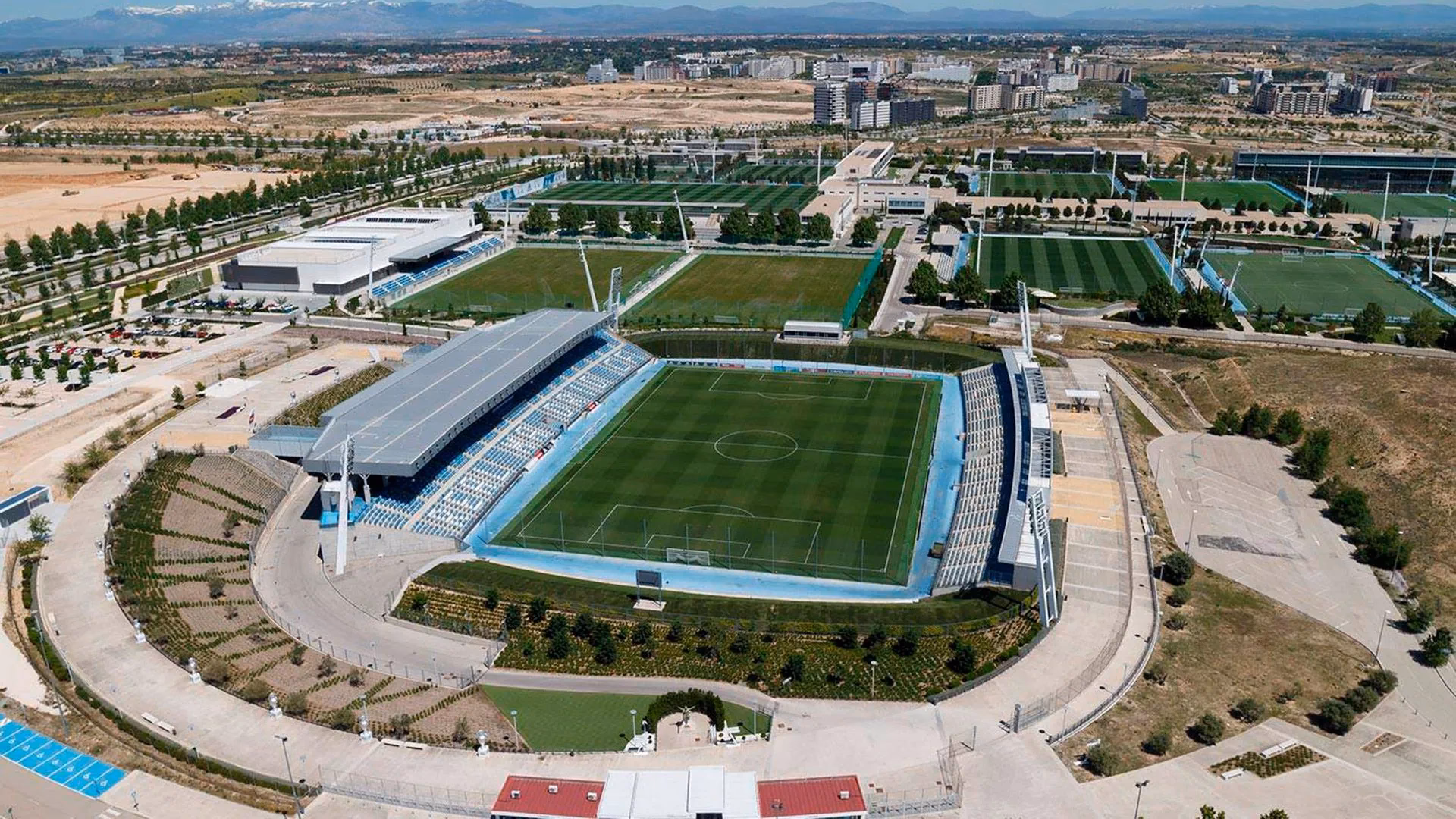 ¿Cómo se llama el campo donde entrena el Madrid?