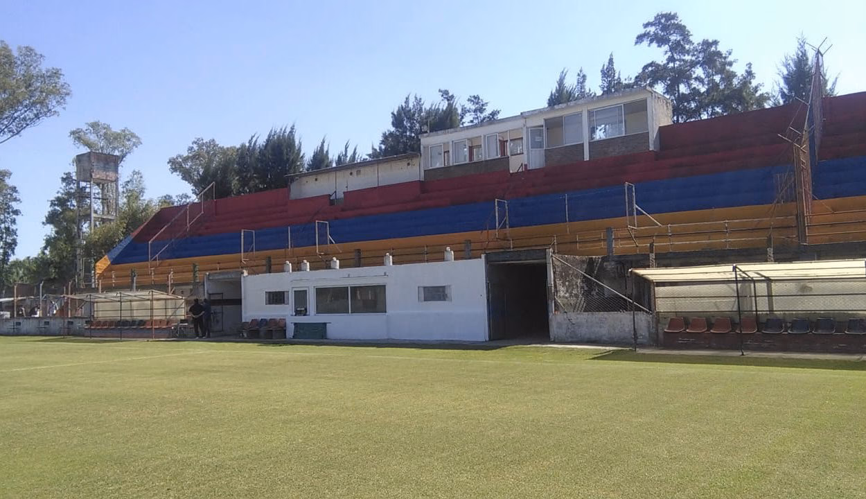 ¿En qué categoría juega el Deportivo Armenio?