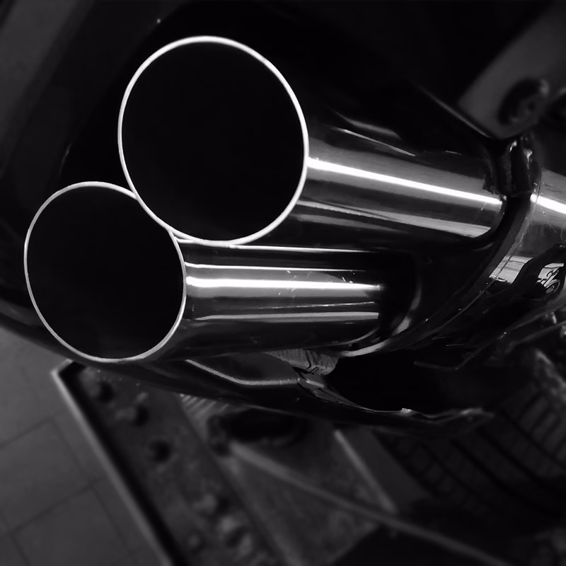 ¿Qué pasa si le pongo un escape deportivo a mi auto?