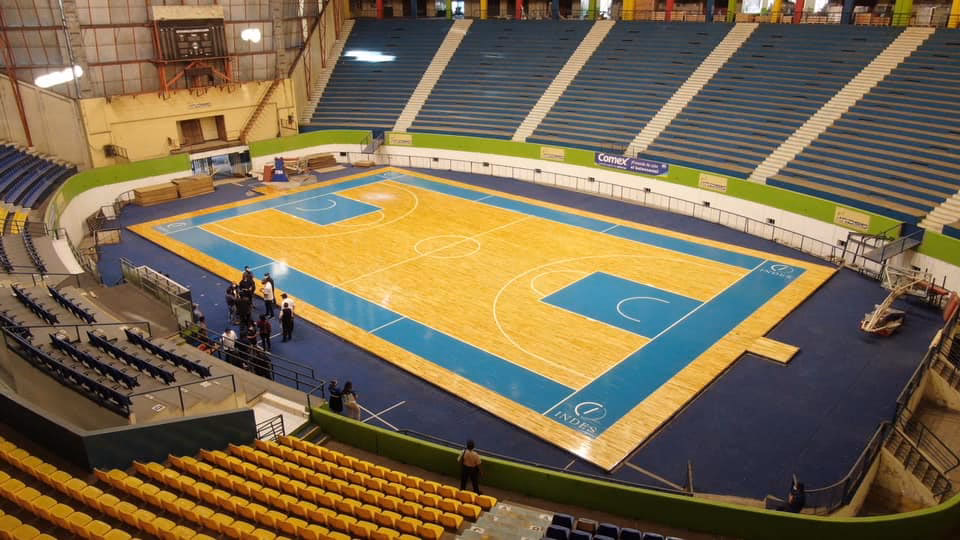 ¿Cuántas personas caben en el gimnasio nacional de El Salvador?