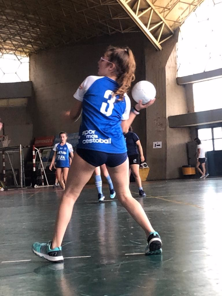 ¿Cuál es la diferencia entre baloncesto y cestoball?