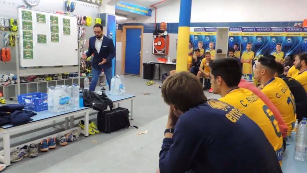 ¿Qué preguntas se le pueden hacer a un entrenador de fútbol?