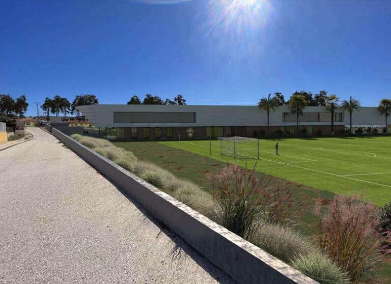 ¿Cuánto mide la ciudad deportiva de Elche?