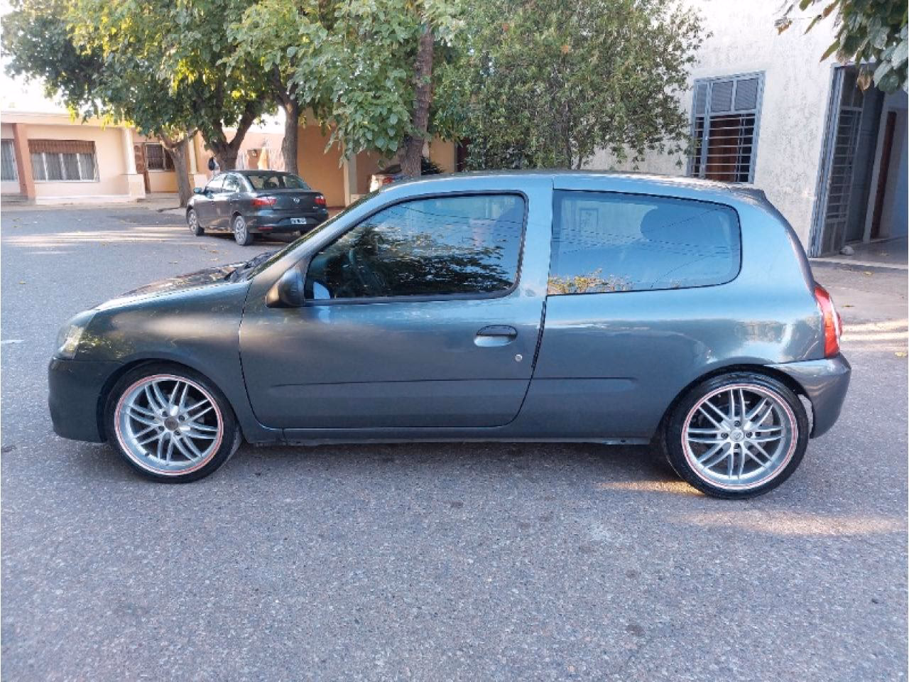 ¿Cuál es la versión deportiva del Renault Clio?