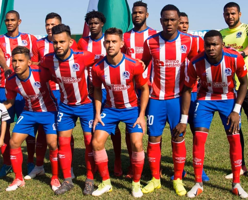 ¿Cómo se llaman los delanteros del Olimpia?