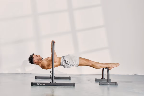 ¿Cómo puedo ejercitar mi espalda en casa?