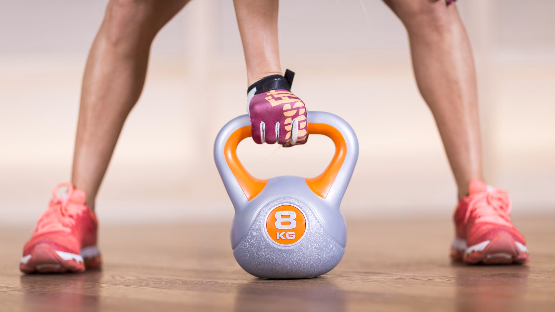 ¿Cómo puedo saber mi peso ideal si hago pesas?