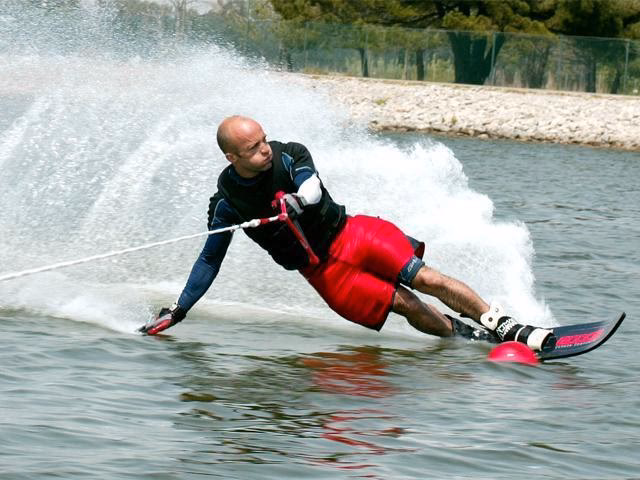 ¿Cómo se juega el esqui acuático?