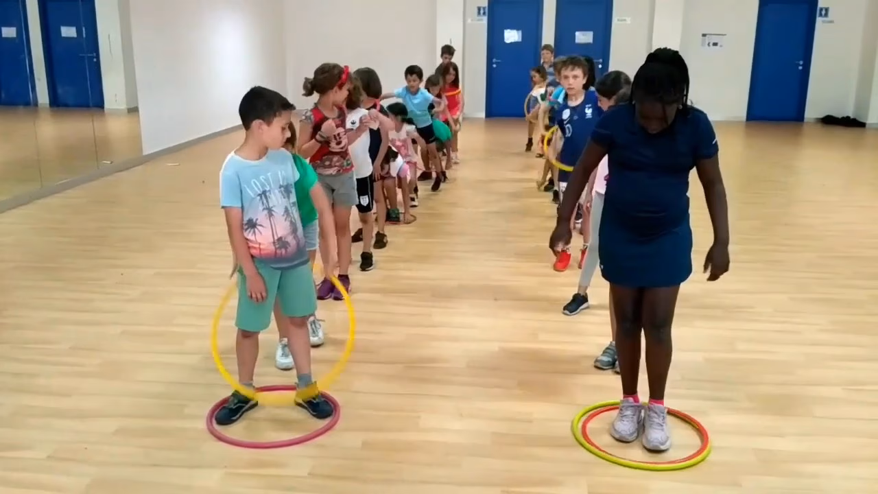 ¿Qué es la interacción motriz de cooperación y oposición?