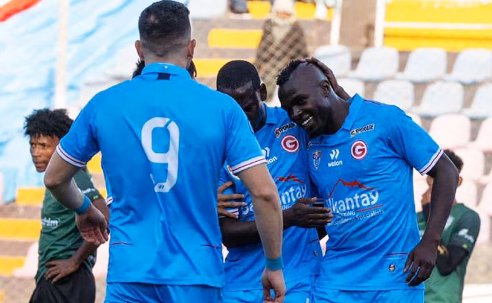 Who is the coach of Deportivo Garcilaso?