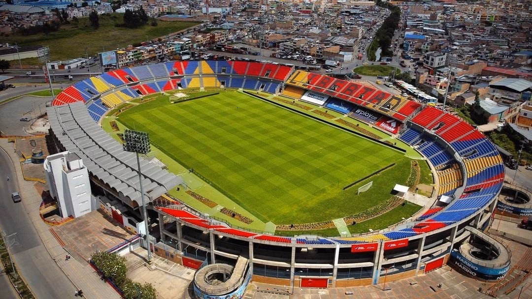 ¿Qué pasto tiene el Estadio Nacional?