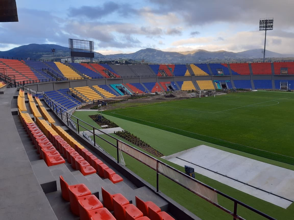 ¿Qué pasto tiene el Estadio Nacional?