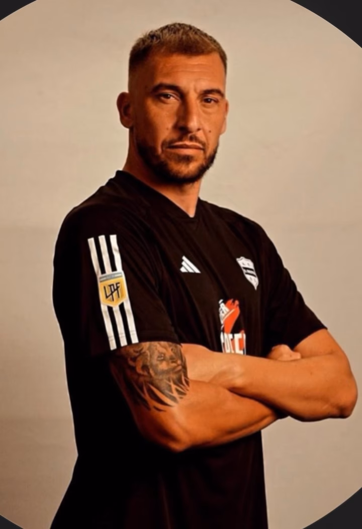 ¿Quién reemplaza a Fabbiani en Riestra?