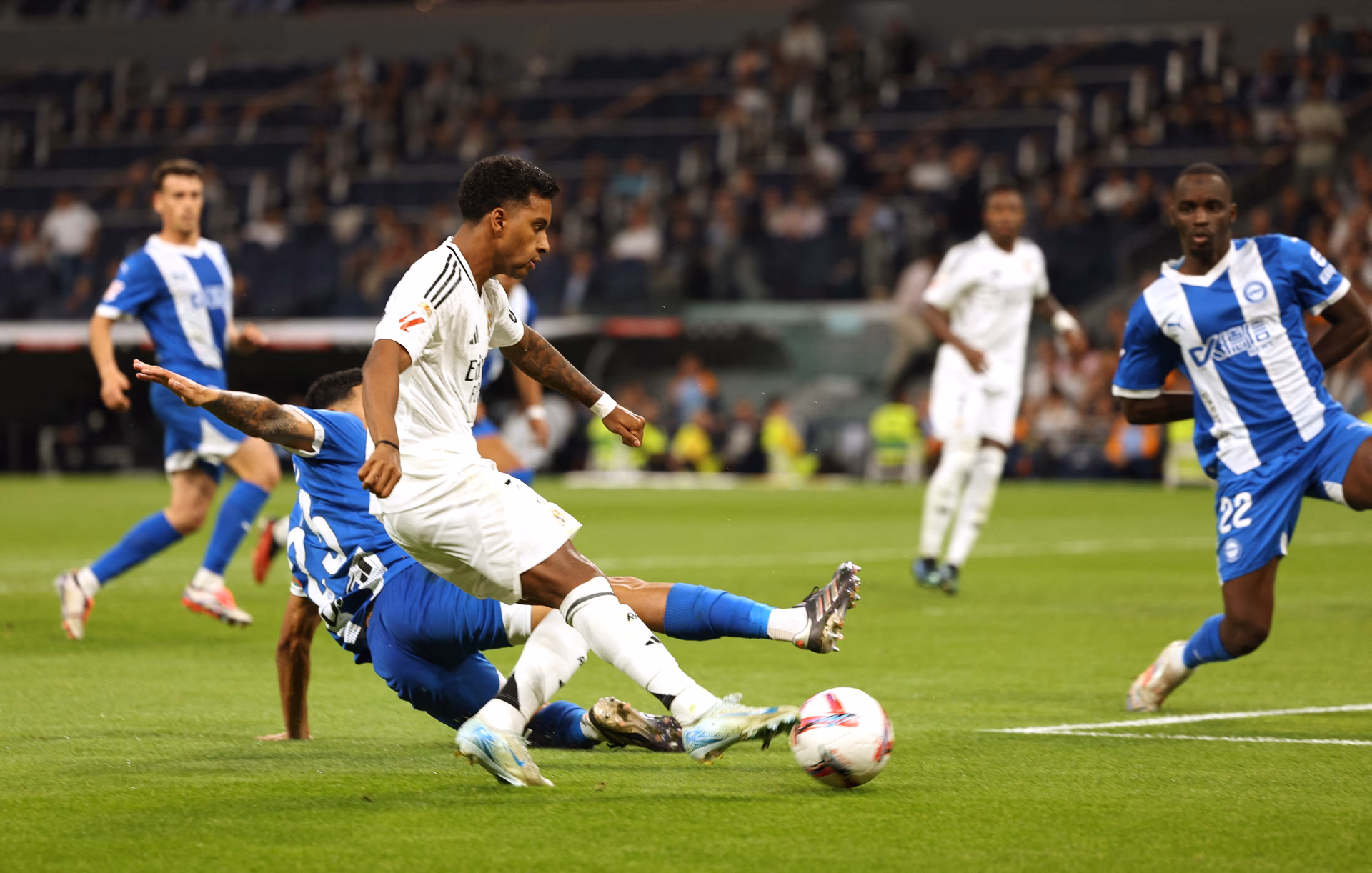 Did Real Madrid beat Deportivo Alaves 1 0 in LaLiga on Sunday?