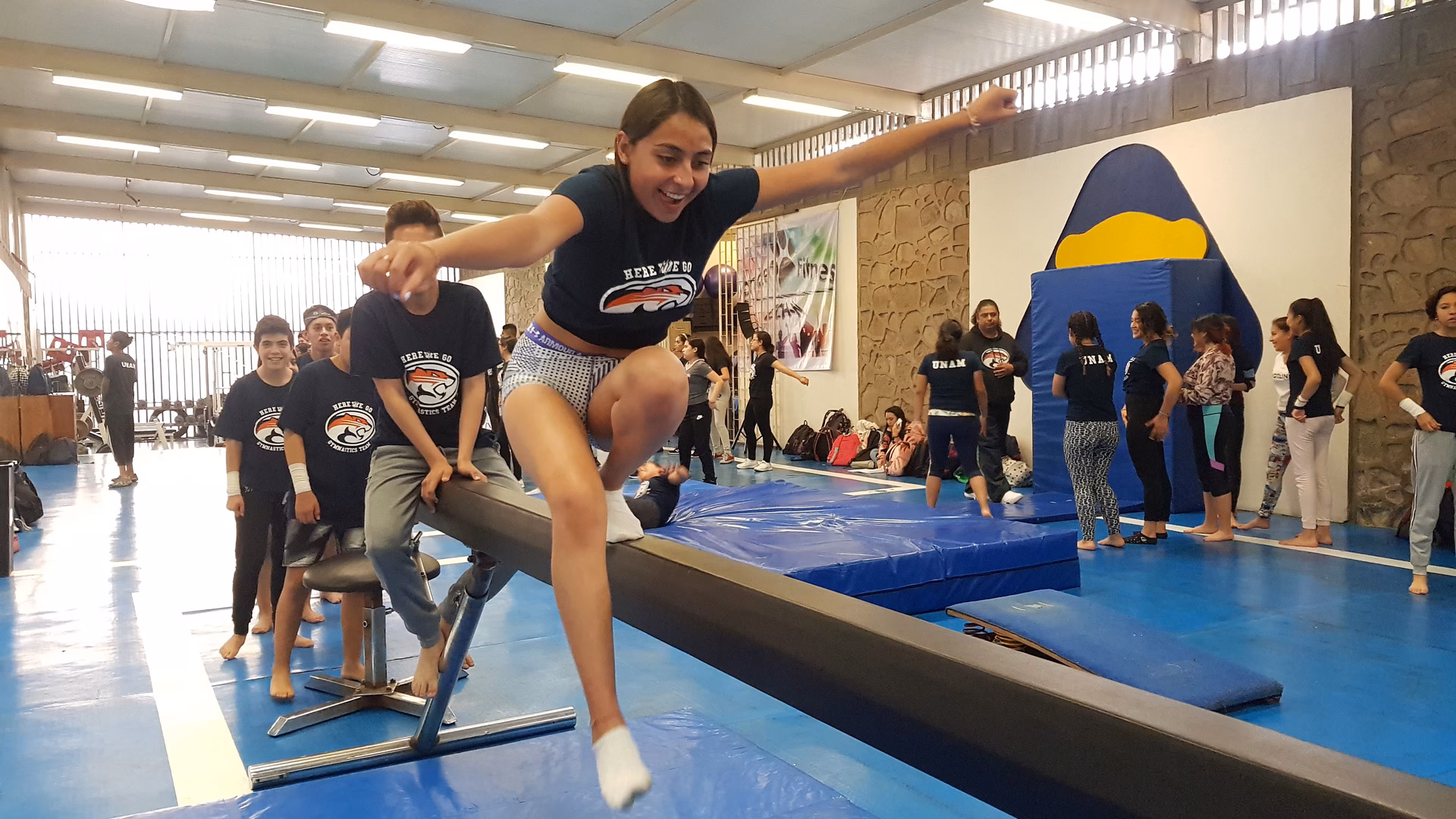 ¿Cómo se relaciona el cuerpo humano en la educación física?