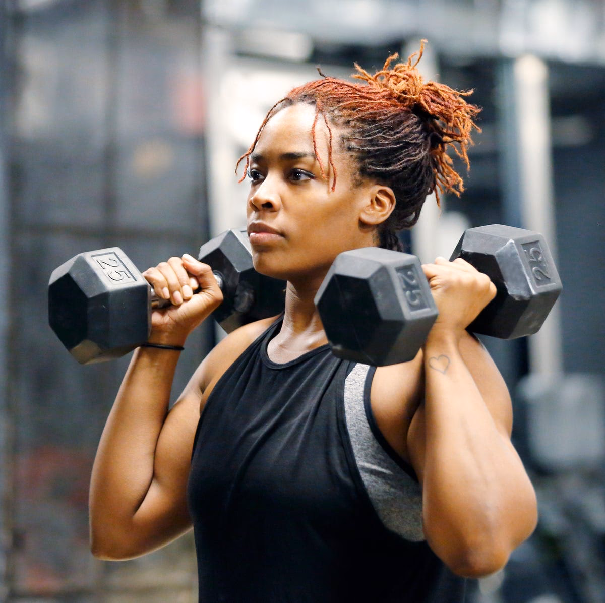 ¿Cuál es el peso ideal de pesas para una mujer?