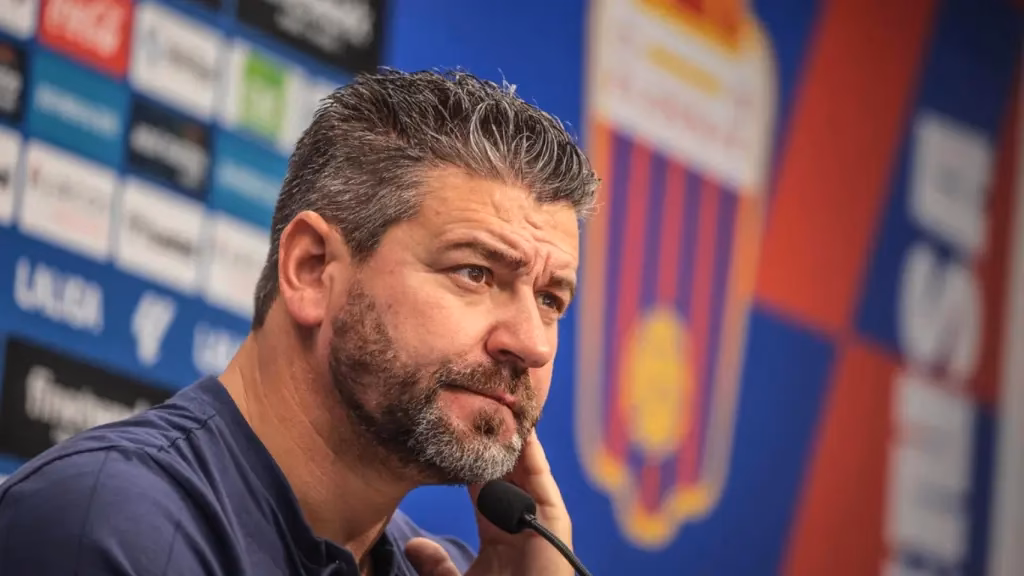 ¿Quién es el entrenador del Eldense?