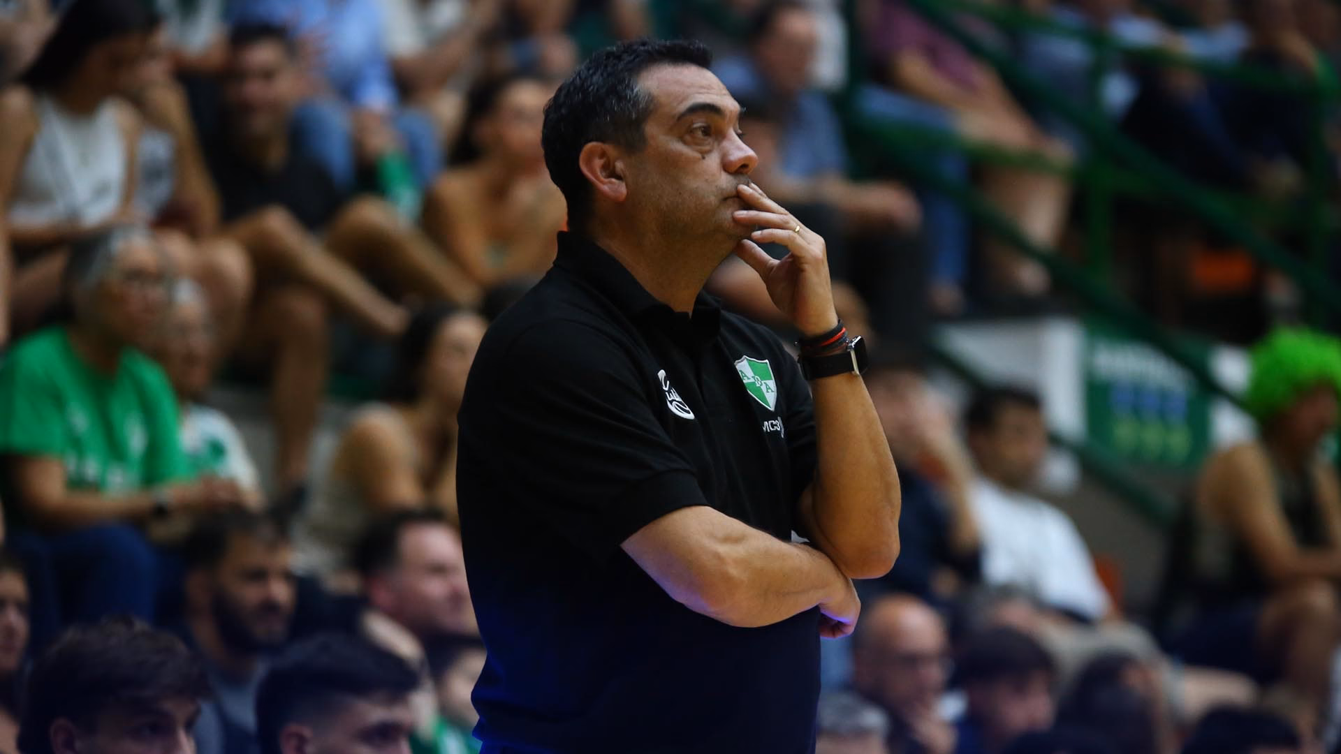 ¿Quién es el entrenador de AEK Atenas?