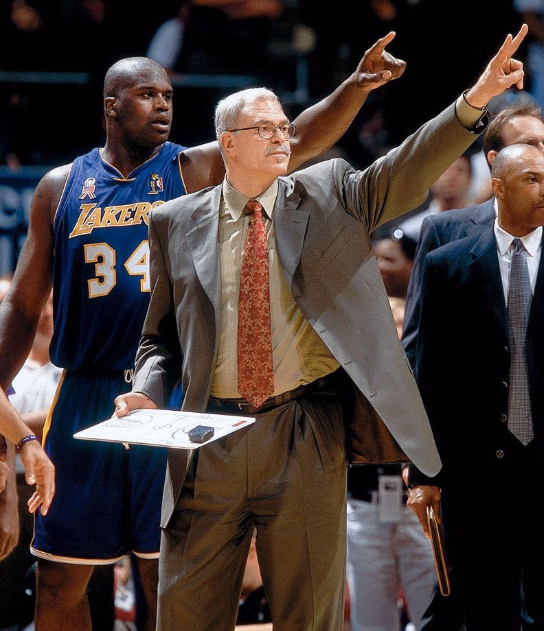 ¿Cuánto cobra un entrenador de baloncesto?