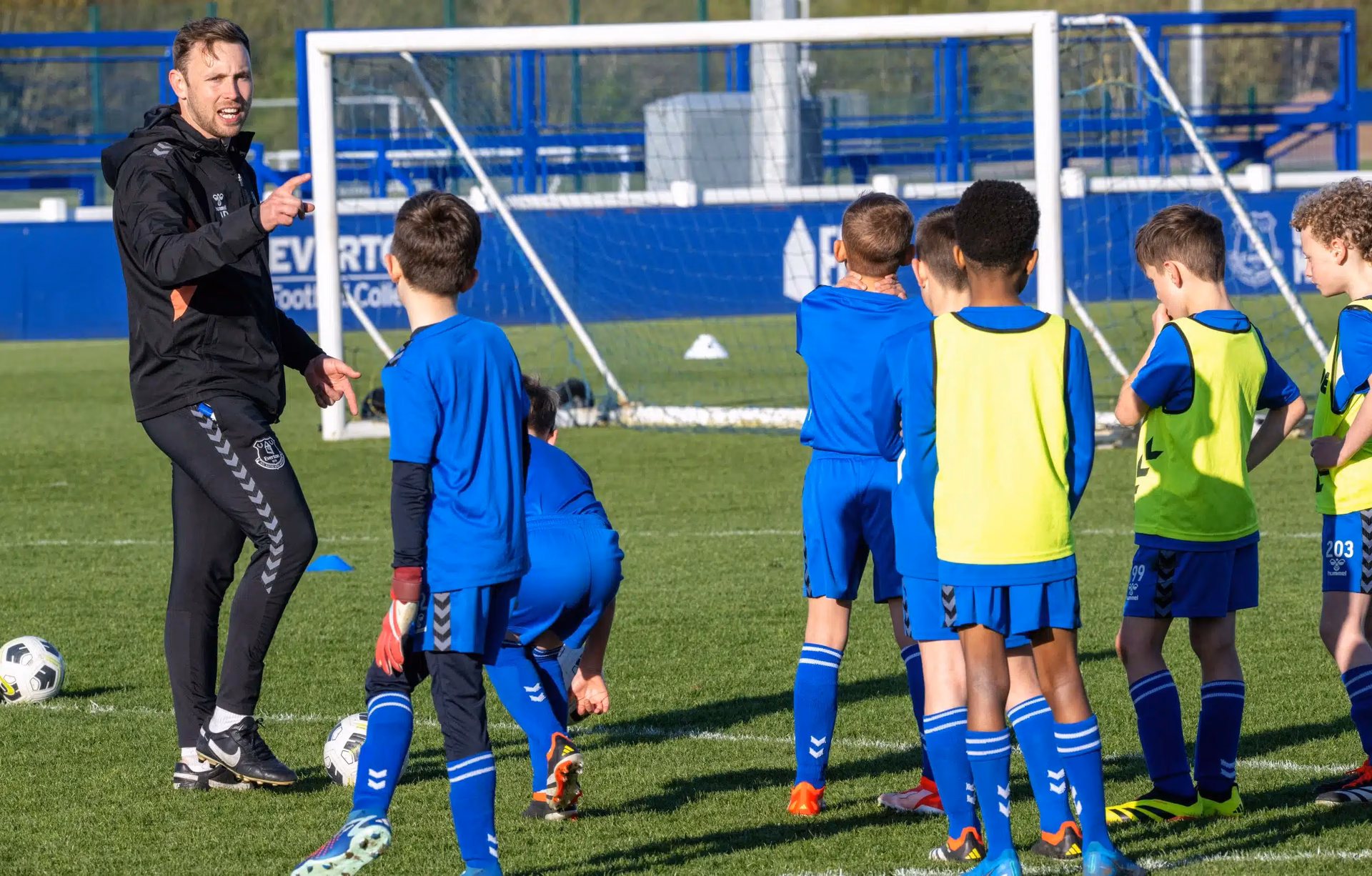 ¿Cómo se llama el mejor entrenador de fútbol?