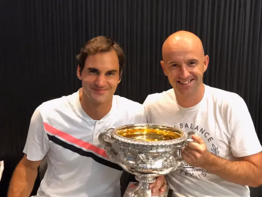 ¿Quién fue el entrenador de Roger Federer?