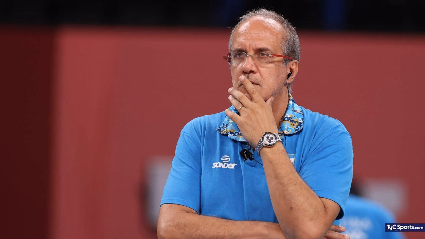 ¿Quién es el entrenador de voleibol argentino?