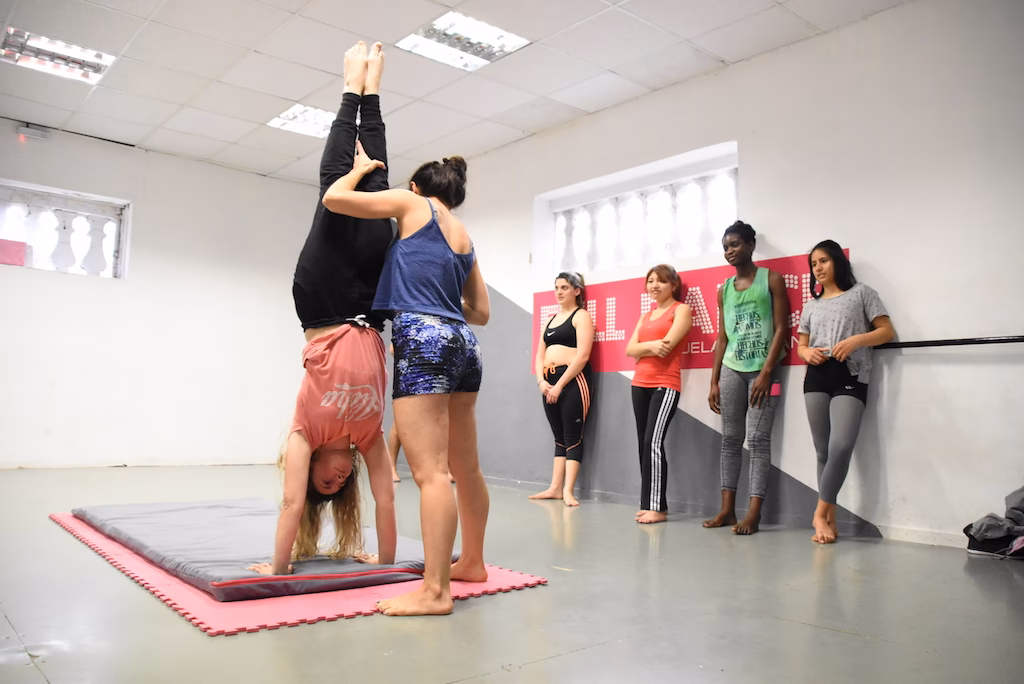 ¿Cómo entrenar para ser acróbata?