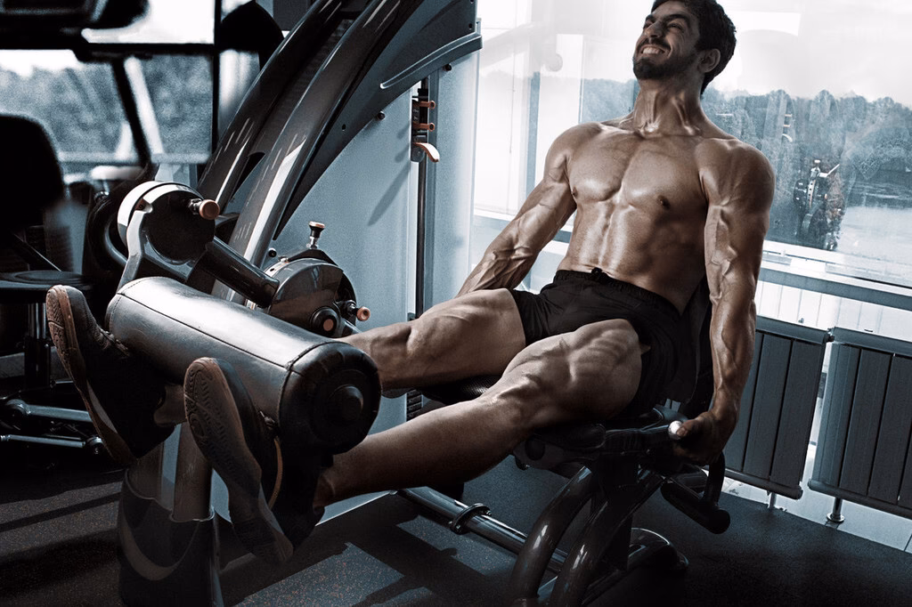 ¿Qué es mejor entrenar con pesas o máquinas?