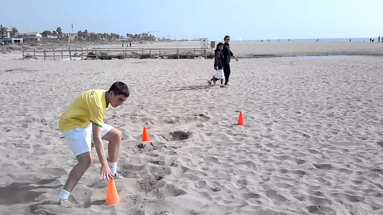 ¿Es bueno jugar al fútbol en la arena?