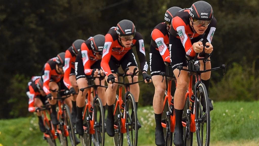 ¿Cuántas horas entrena un ciclista al día?