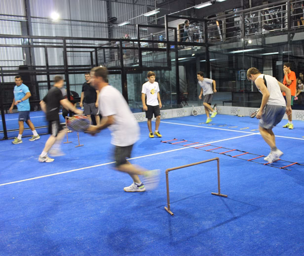 ¿Cuántas horas entrena un jugador de pádel?