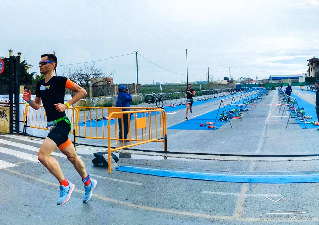 ¿Cuántos kilómetros se hacen en un duatlón?