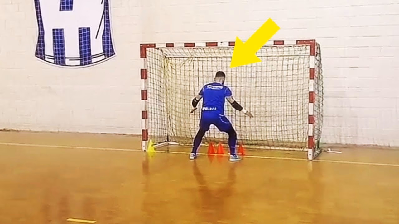 ¿Qué debe hacer el portero en el fútbol sala?