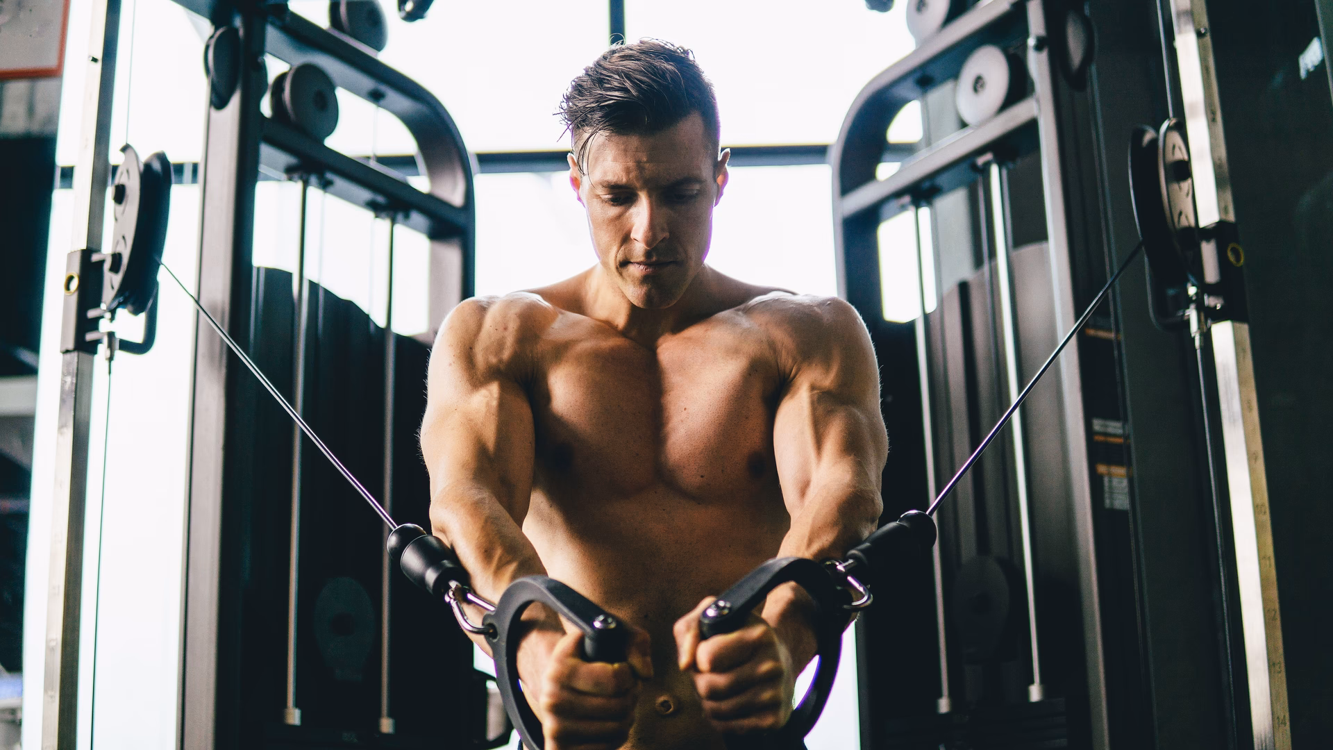 ¿Es efectivo el press de pecho con cable?