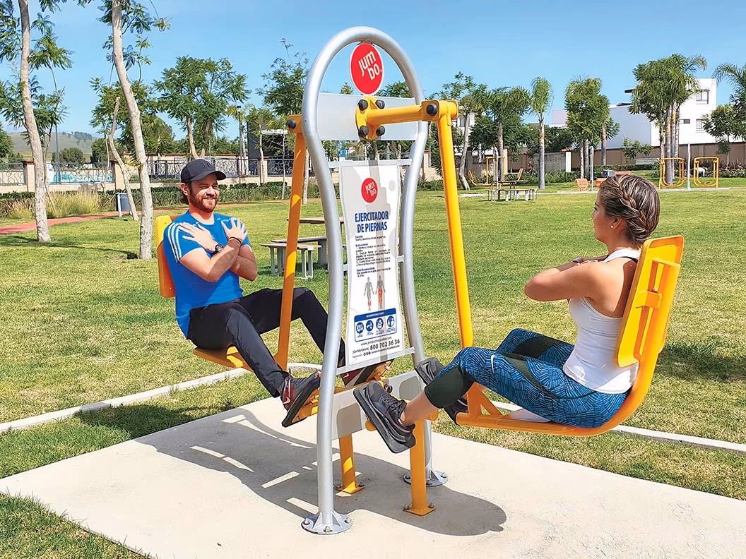 ¿Pueden los equipos del gimnasio estar al aire libre?