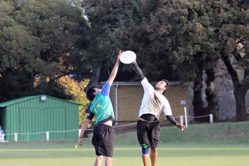 How do you play Polish Frisbee?