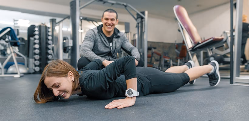 ¿Cuál es el papel de un entrenador de gimnasio?