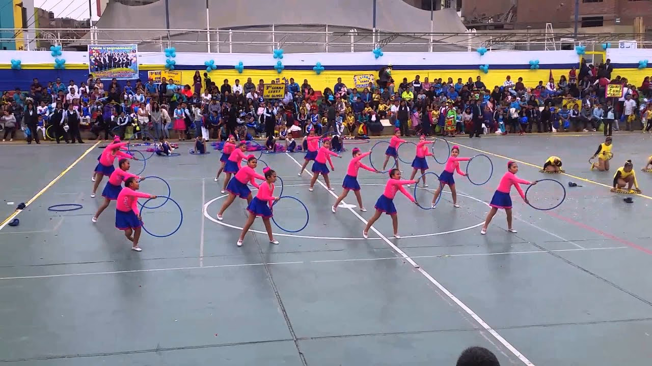 In what ways are danzas different from the traditional bailes?