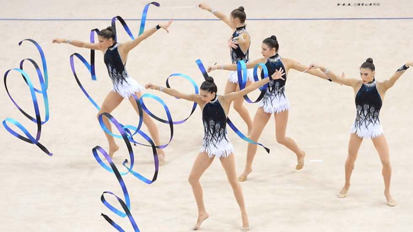 ¿Cómo se llama la gimnasia con una cinta?