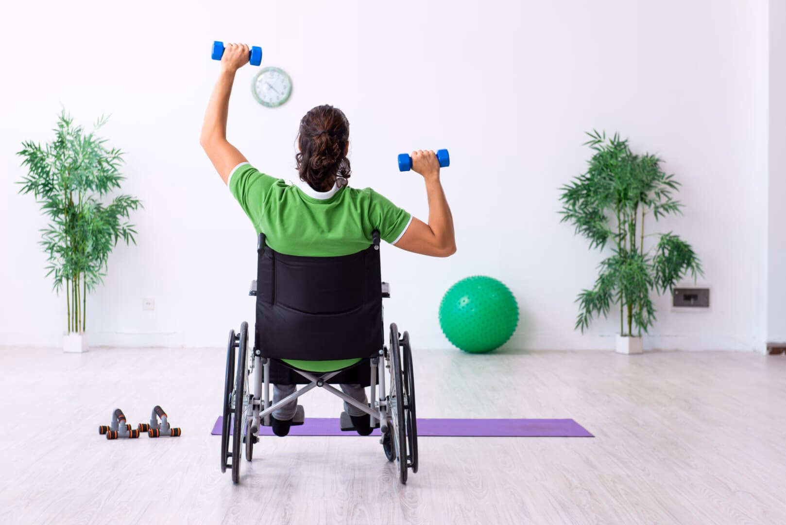 ¿Pueden las personas en sillas de ruedas hacer gimnasia?