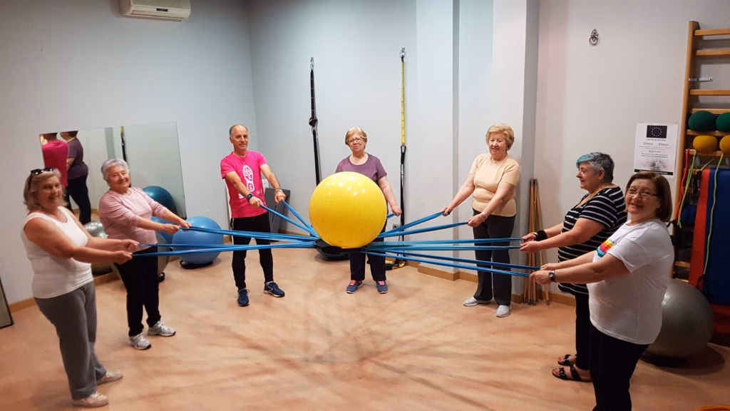 ¿Cuáles son algunos nombres de talleres para adultos mayores?