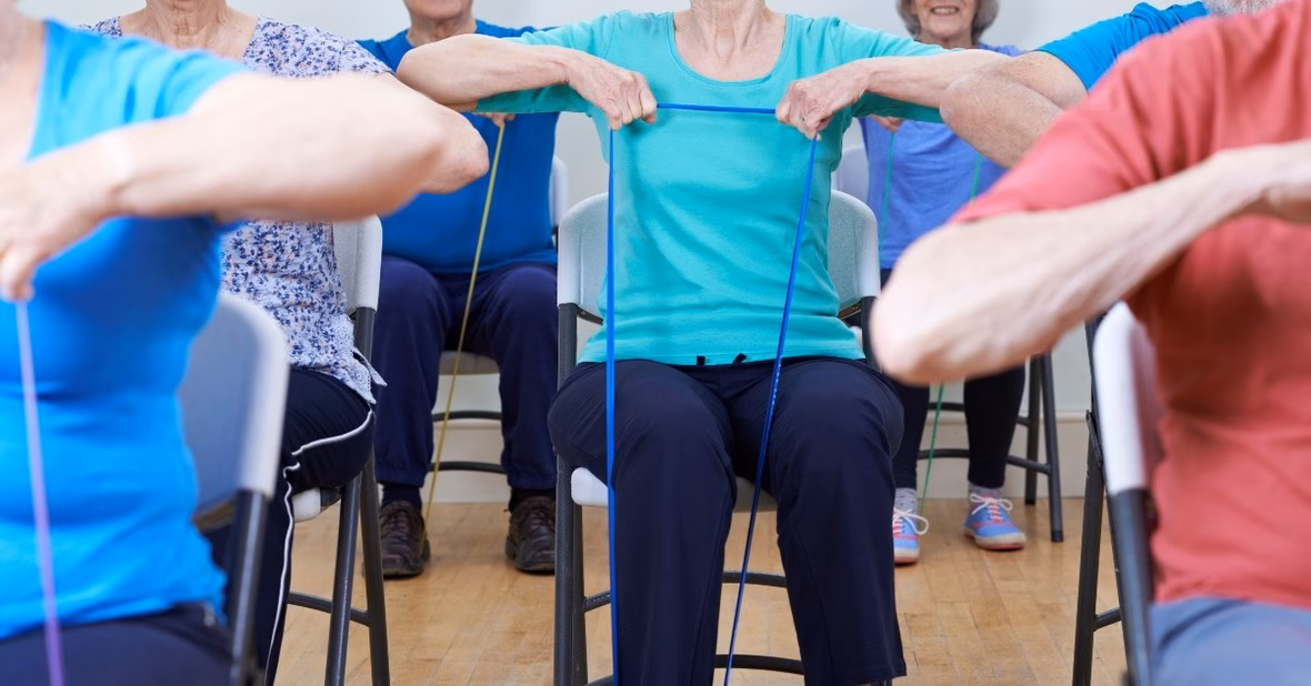 ¿Qué ejercicios pueden hacer los adultos de 65 años en adelante?